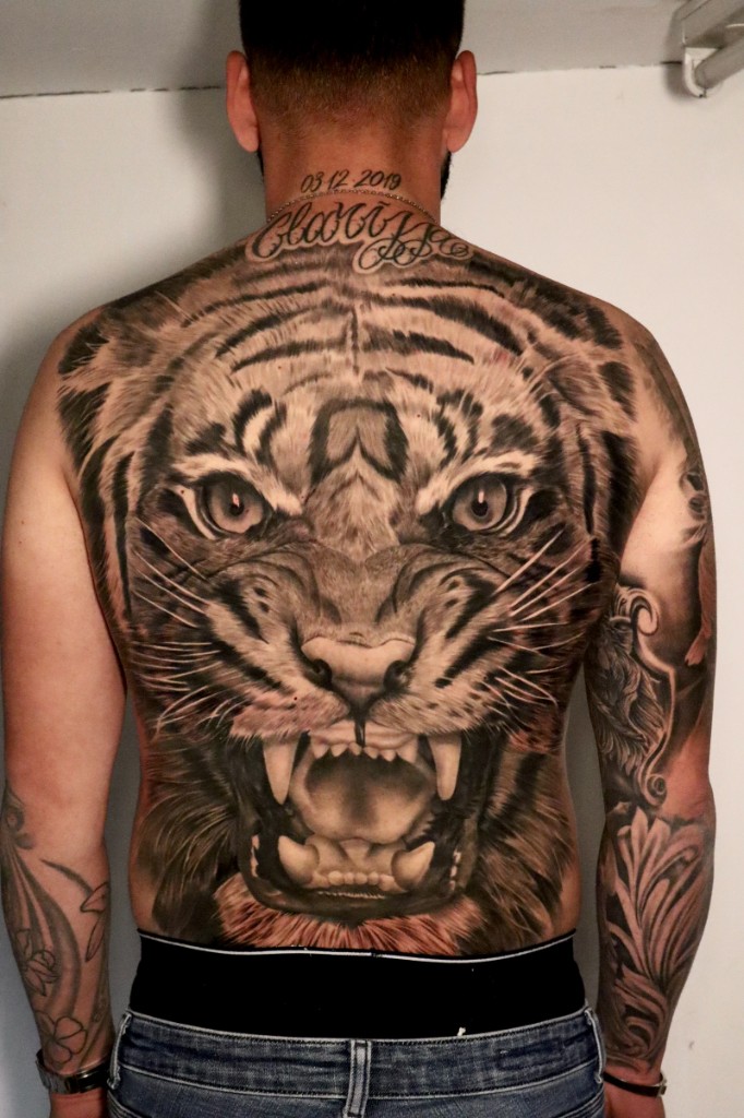 Realism - Tigre schiena intera